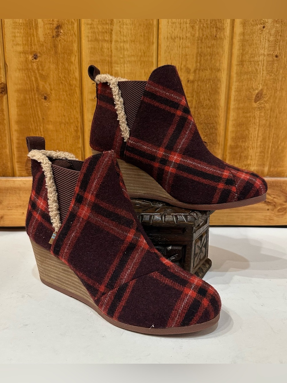 TOMS Boots Kelsey Wedge Round Toe Booties Wool Blend Plaid Shearling Trim Sz 9